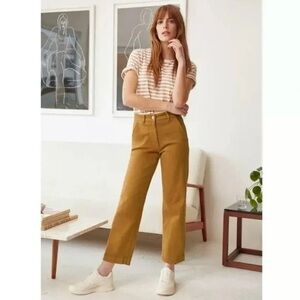 Everlane cropped straight pant
Mustard yellow / light brown color